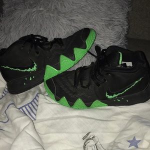 Kids kyries.  Like new